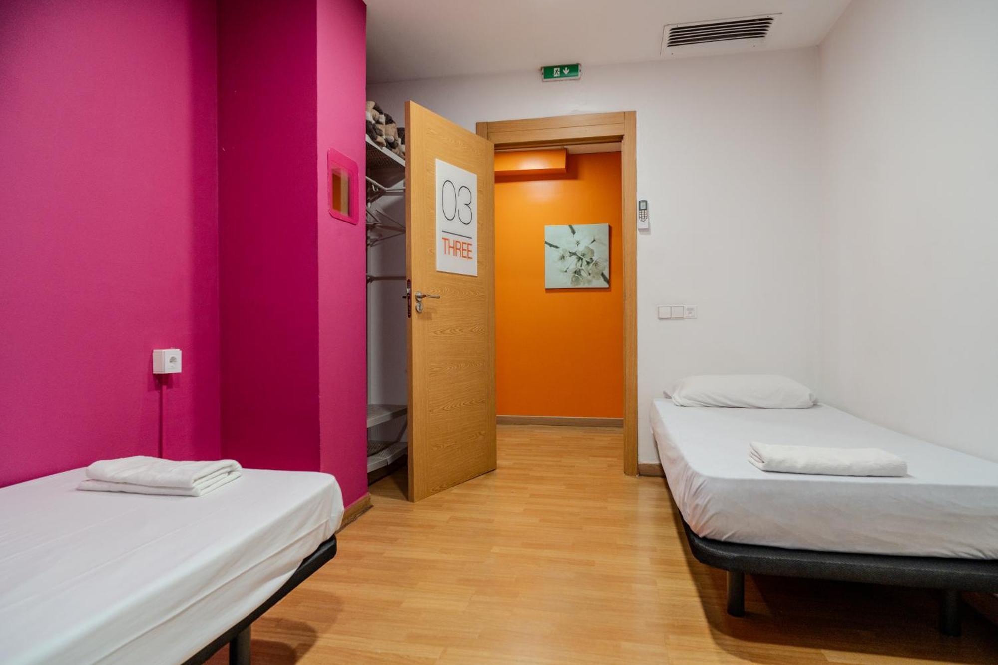 Hostel Hb *